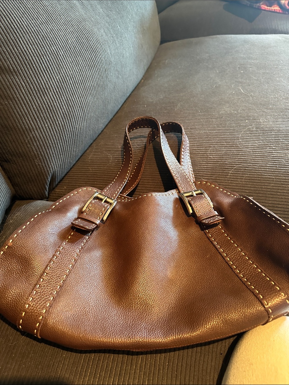 Classic Brown Leather Tote Bag with Contrast Stitching